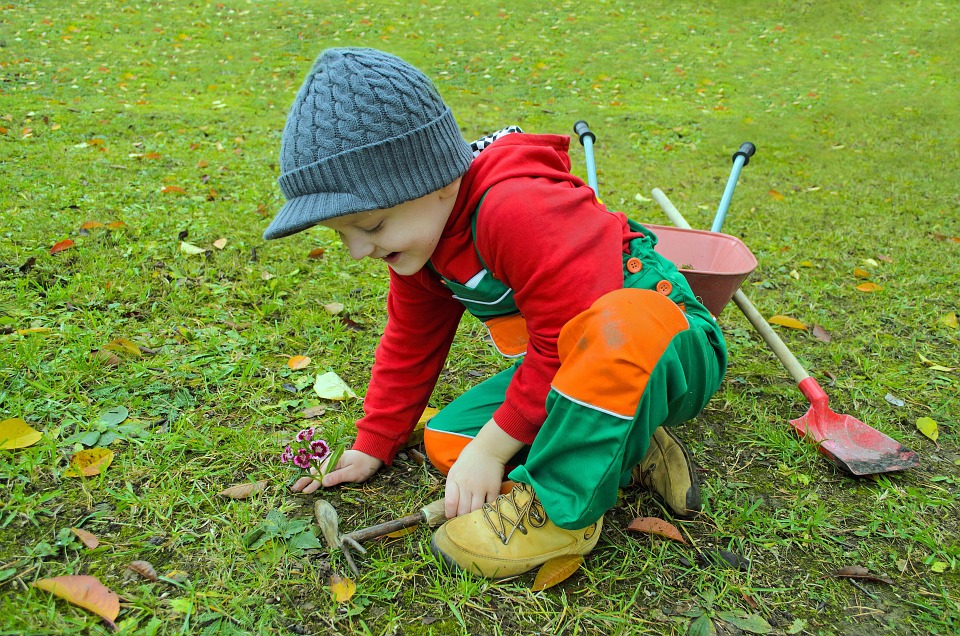 Winter forces everyone to stay indoors, meaning that kids can only play indoors. When summer comes, however, they can’t wait to go out to play. Gardening is one of the best ways for kids to have fun and be productive. Here are some 10 fun gardening activities for kids. #gardening #kids #kidsgarden #fun #development #parentingtip