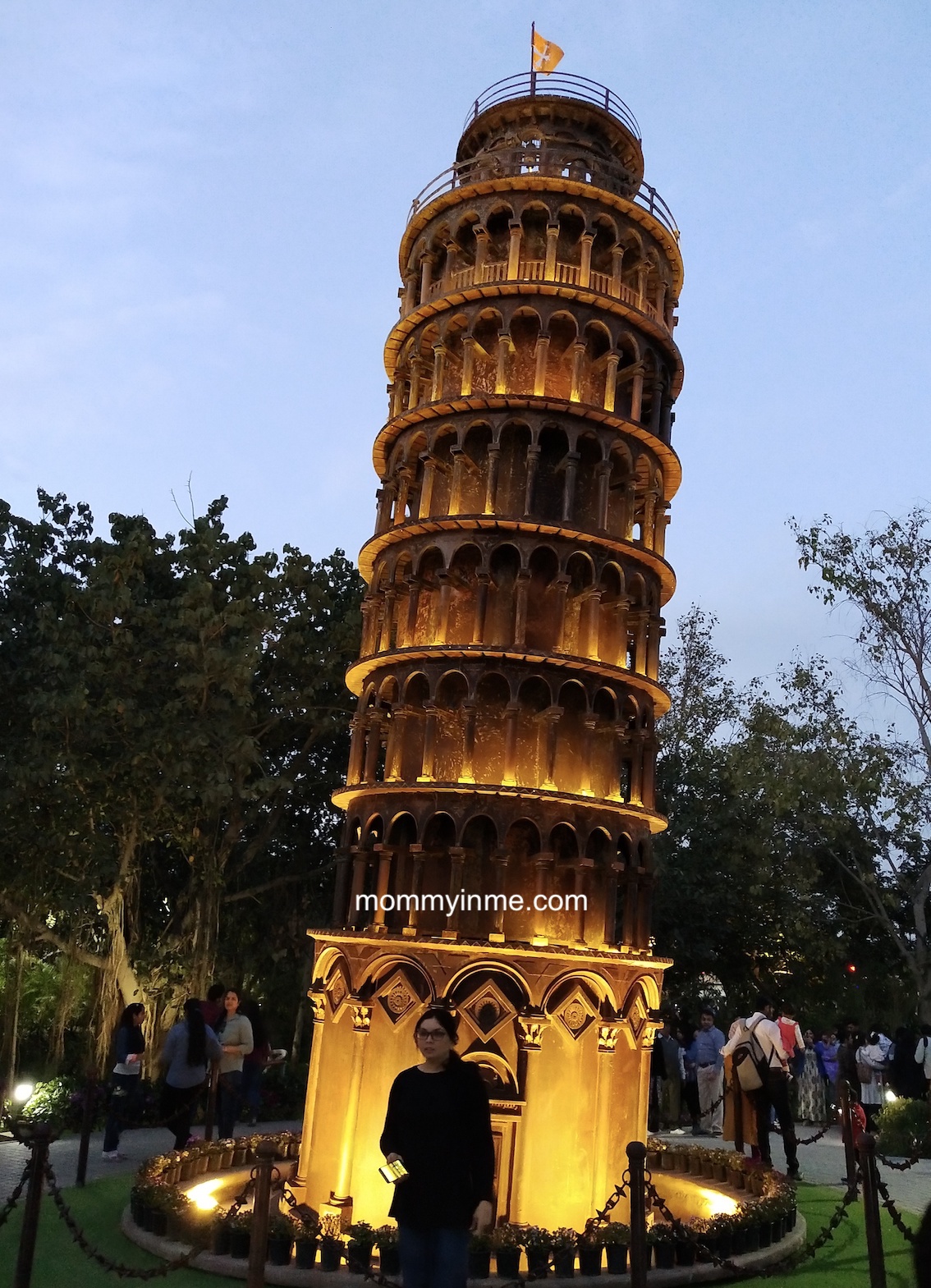 The newly opened Waste to Wonder park in Delhi, which has seven wonders of the world , in Rajiv gandhi Smriti Van, at Hazrat Nizammudin, made out of Industrial scrap is a craze recently. #wastetowonder #sevenwonders #delhipark #SmritiVan #rome #colosseum #Eiffel Tower #scrap #artist #Leaningtower #Pisa #TajMahal #StatueofLiberty #PyramidofGiza #ChristtheRedeemer #mustvisitplacesofDelhi #delhigram #indiagram