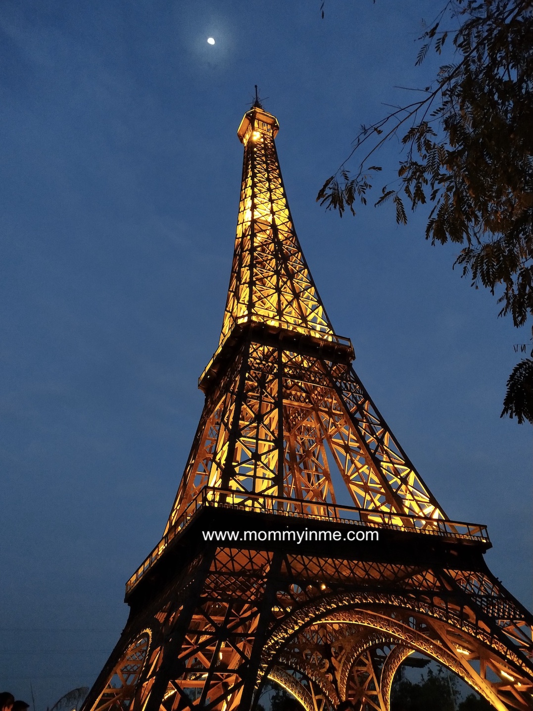 The newly opened Waste to Wonder park in Delhi, which has seven wonders of the world , in Rajiv gandhi Smriti Van, at Hazrat Nizammudin, made out of Industrial scrap is a craze recently. #wastetowonder #sevenwonders #delhipark #SmritiVan #rome #colosseum #Eiffel Tower #scrap #artist #Leaningtower #Pisa #TajMahal #StatueofLiberty #PyramidofGiza #ChristtheRedeemer #mustvisitplacesofDelhi #delhigram #indiagram