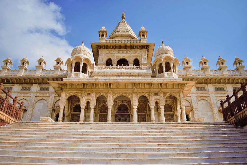 Have you ever been to Jodhpur? This Blue CIty mostly known as Suncity has a lot to offer to tourists. Best season to visit Rajasthan is winters. Visit here for Forts, lakes, Palaces, Museums and Royalty. Mehrangarh Fort, Jaswant Thada, Balsamand Lake, Mandore Gardens, Umaid Bhawan palace are the best heritages to watch at Jodhpur. #Jodhpur #Rajasthan #blogchatterA2Z #A2Zchallenge #forts #palaces #umaidpalace #mehrangarhfort #india