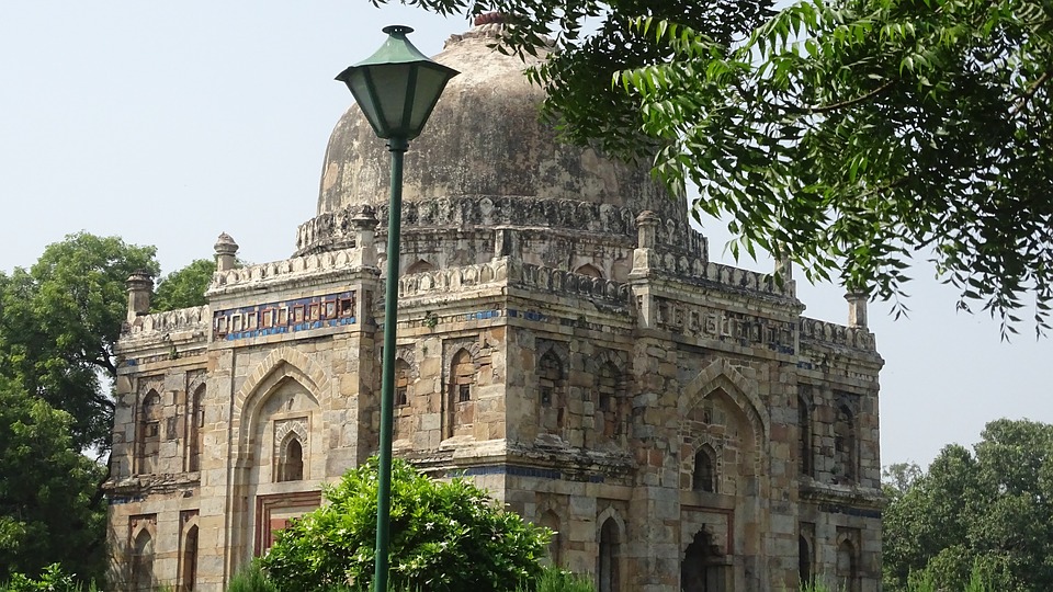 What are the best tourist attractions in Delhi? Delhi is rich in history and heritage, and Lodhi Garden is one such nature's paradise you ought to see. A must visit attraction if you are travelling to Delhi. #Delhi #sodelhi #mustvisit #lodhigarden #historical #architecture #historyofdelhi #mausoleum #mughaldynasty