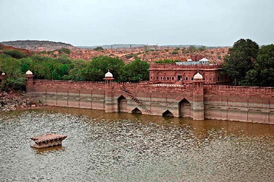 Have you ever been to Jodhpur? This Blue CIty mostly known as Suncity has a lot to offer to tourists. Best season to visit Rajasthan is winters. Visit here for Forts, lakes, Palaces, Museums and Royalty. Mehrangarh Fort, Jaswant Thada, Balsamand Lake, Mandore Gardens, Umaid Bhawan palace are the best heritages to watch at Jodhpur. #Jodhpur #Rajasthan #blogchatterA2Z #A2Zchallenge #forts #palaces #umaidpalace #mehrangarhfort #india 