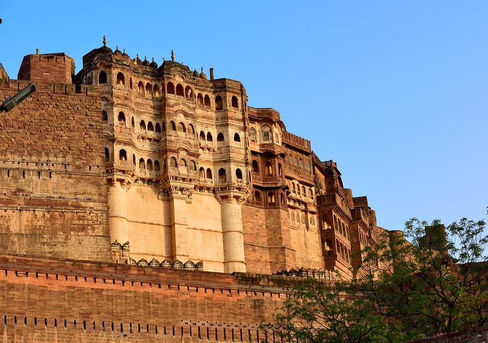 Have you ever been to Jodhpur? This Blue CIty mostly known as Suncity has a lot to offer to tourists. Best season to visit Rajasthan is winters. Visit here for Forts, lakes, Palaces, Museums and Royalty. Mehrangarh Fort, Jaswant Thada, Balsamand Lake, Mandore Gardens, Umaid Bhawan palace are the best heritages to watch at Jodhpur. #Jodhpur #Rajasthan #blogchatterA2Z #A2Zchallenge #forts #palaces #umaidpalace #mehrangarhfort #india