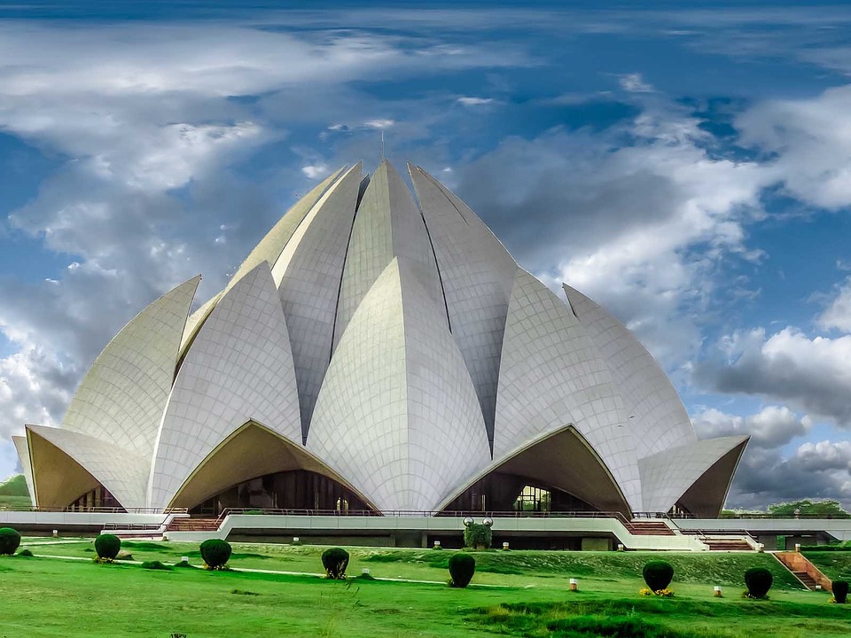 If you're in Delhi, you cannot miss these 3 amazing temples. The architecture, the calm ambience and their facilities simply stuns a visitor. ISKCON Temple, Akshardham Temple and Lotus Temple are the best in class today #temples #templesofIndia #DelhiTemples #lotustemple #akshardham #ISKCONTemple
