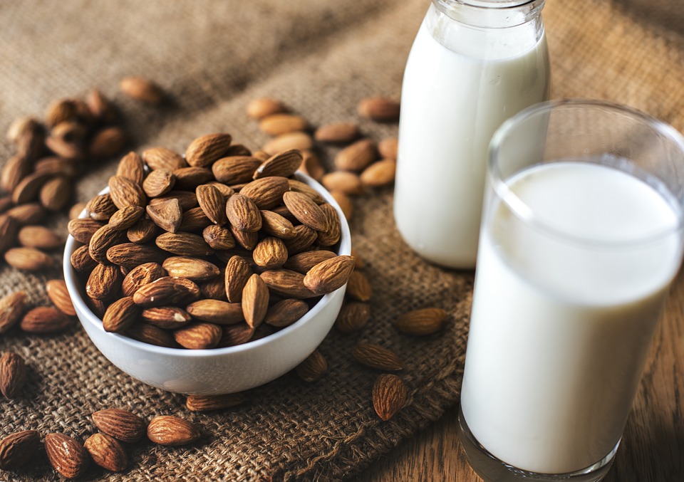 Is your child allergic to Cow's Milk? If yes, then here are some paediatrician recommended best alternates to Cow's Milk for growing kids . Read more #Milkprotein #CowMilk #almondmilk #SoyMilk #RiceMilk #OatsMilk