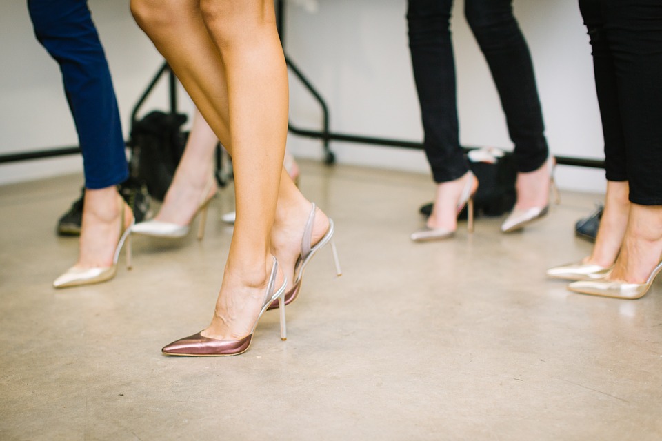 How to select Ladies shoes to style with different outfits