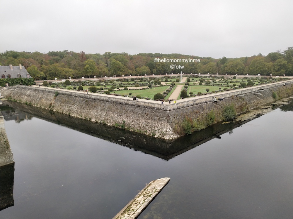 If you are visiting Paris, you must take out atleast one day to explore the beauty of Loire Valley, a valley close to Paris, very near the city of Tours is famous for its Royal and Historical Castles (Château) , Vineyards and Wines #Wine #winetasting #Château #Paris #LoireVally #Tours #France #Europe #Chambord