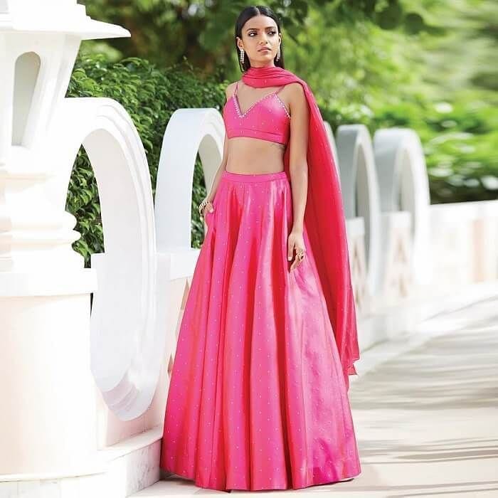 Classy and trendy blouse designs to make your Indian ethnic wear more beautiful #indianwedding #blousedesigns #meesho #ethnicwear #lehanga #trendywear #indianwear