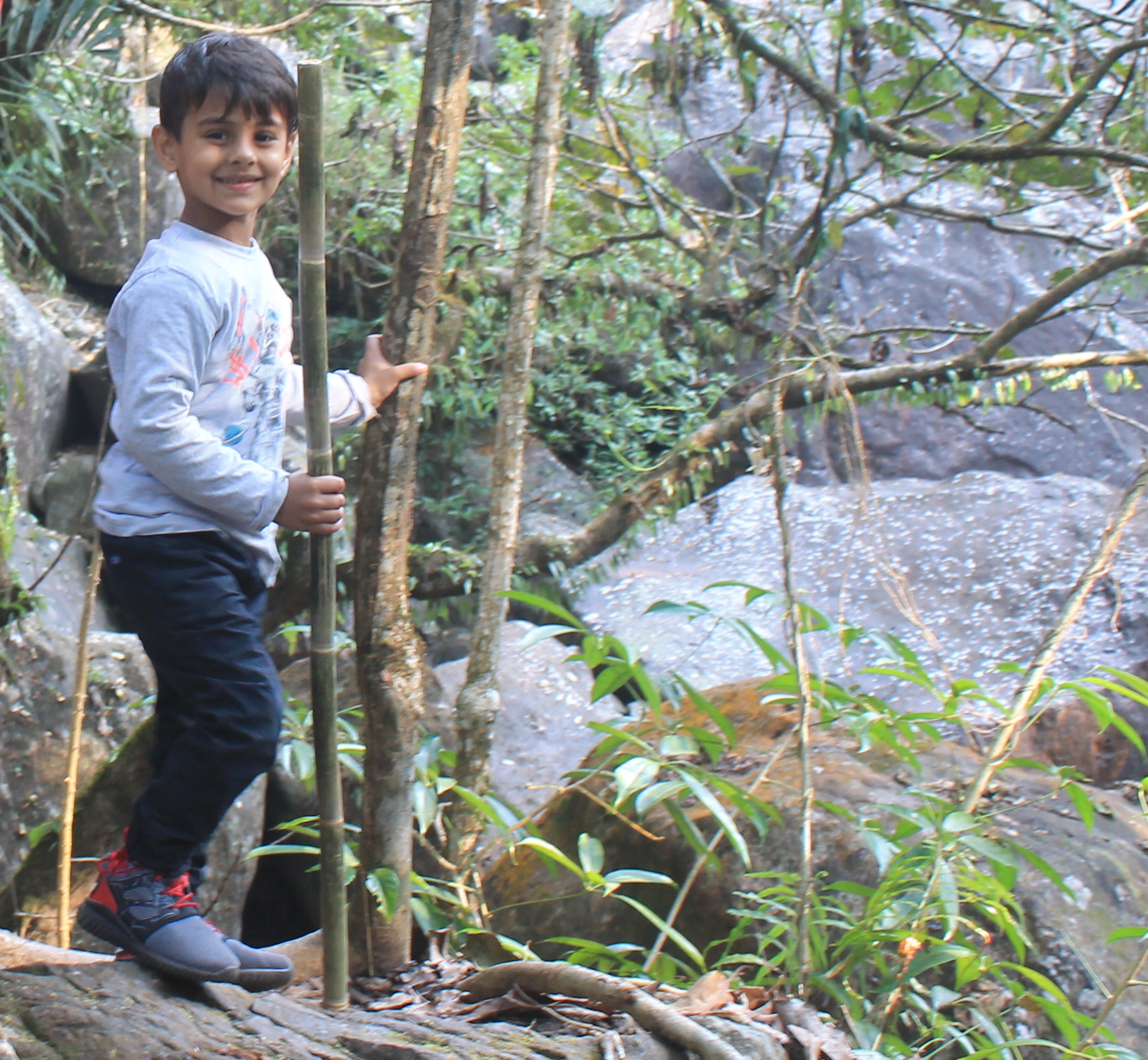 Travelling with Kids as a family enhances your bonding and also kids start taking challenges. Read why should you travel with kids #travelwithkids #travelindia #incredibleindia #blogchatterA2Z #Meghalaya #rootbridge 